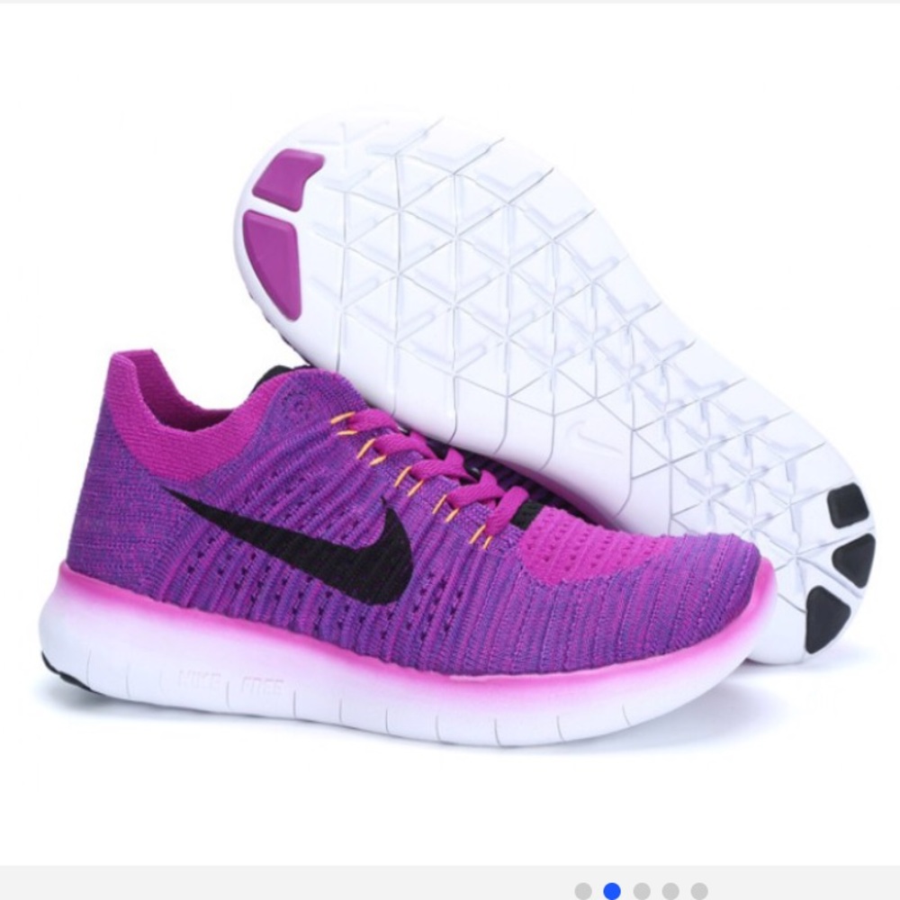 nike free run flyknit tennis shoes